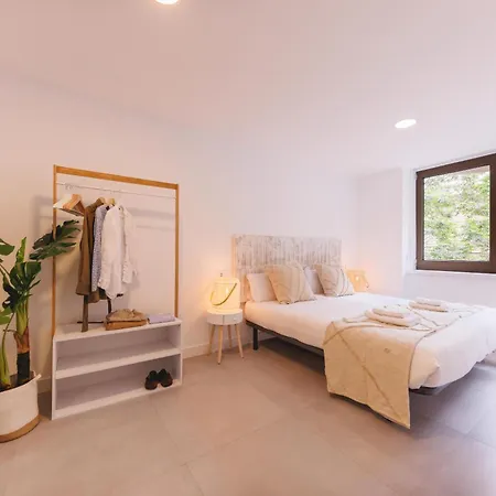Bravissimo Turbau Entresol A, With 3 Bedrooms