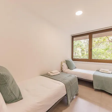 Bravissimo Turbau Entresol A, With 3 Bedrooms شقة *