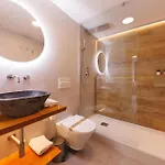 Bravissimo Turbau Entresol A, With 3 Bedrooms Girona