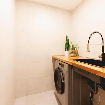Bravissimo Turbau Entresol A, With 3 Bedrooms Girona
