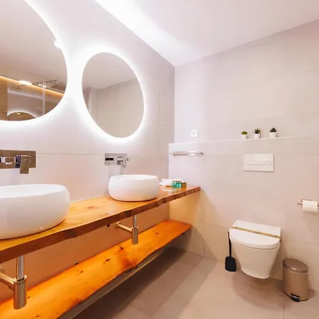 Bravissimo Turbau Entresol A, With 3 Bedrooms شقة *